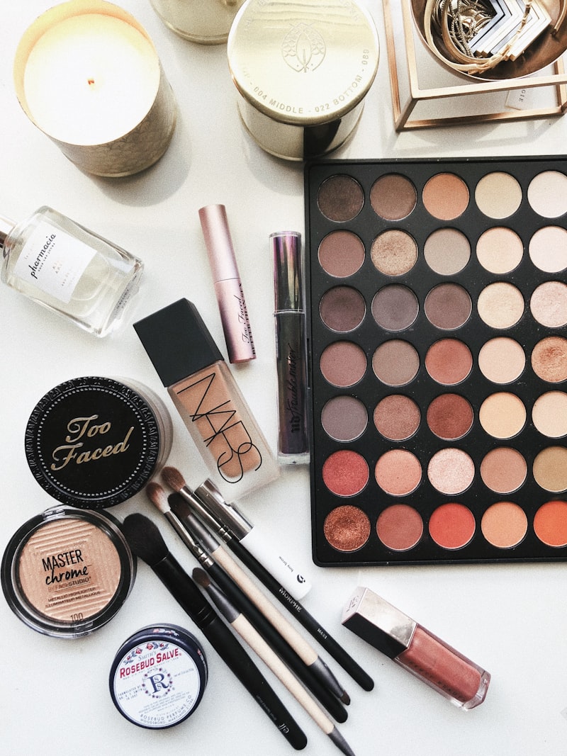 Professional 35-Color Velvet Eyeshadow & Vanity Makeup Set