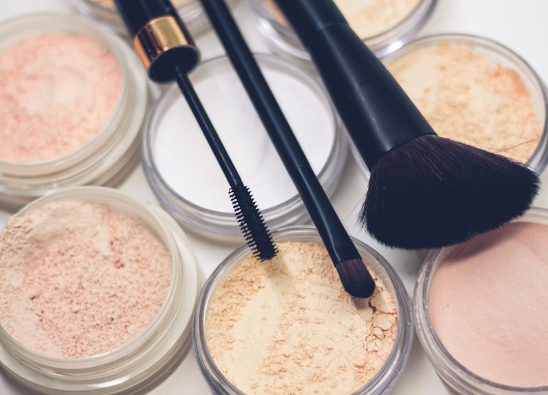 Translucent Mineral Setting Powder & Kabuki Blending Brush Set
