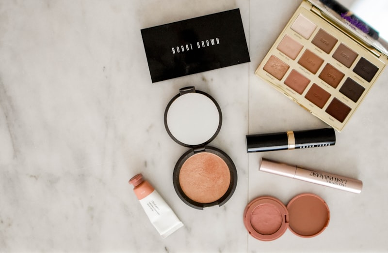 Warm Neutral Eyeshadow Palette & Velvety Glow Blush Compact